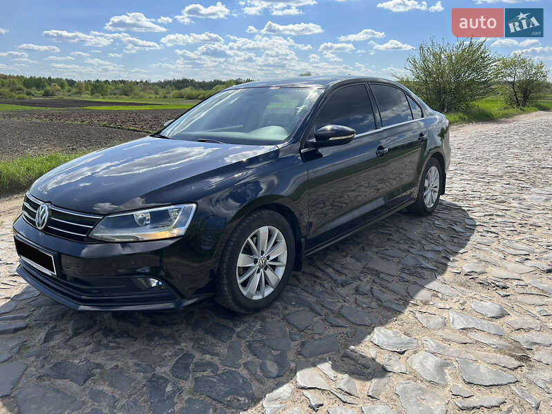 Седан Volkswagen Jetta 2016 в Рівному фото Седан Volkswagen Jetta 2016 в Рівному