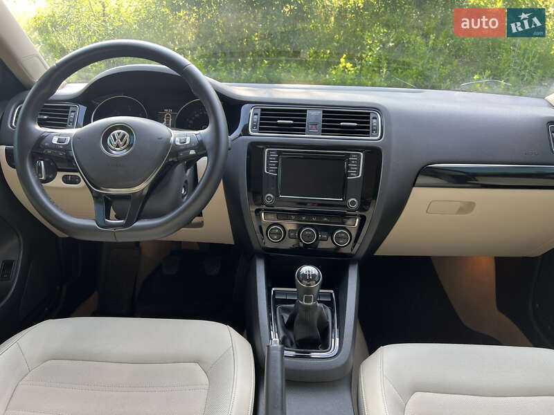 Седан Volkswagen Jetta 2016 в Рівному фото 14 Седан Volkswagen Jetta 2016 в Рівному