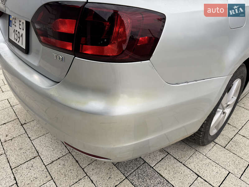 Седан Volkswagen Jetta 2012 в Чернівцях