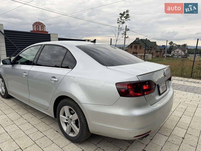 Седан Volkswagen Jetta 2012 в Чернівцях