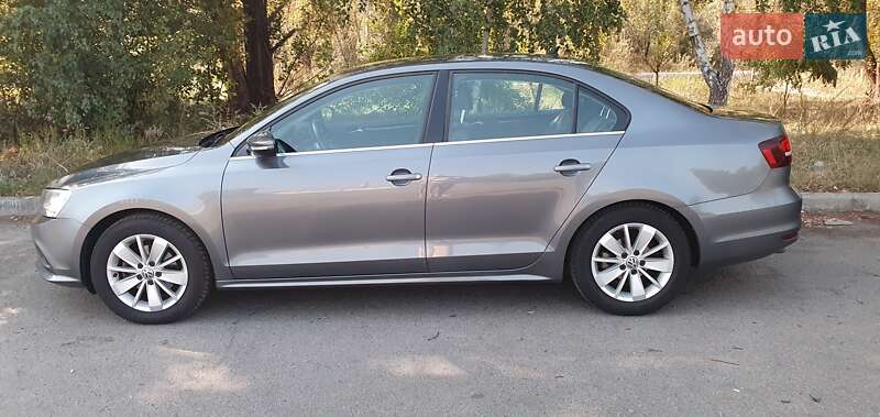 Седан Volkswagen Jetta 2016 в Киеве