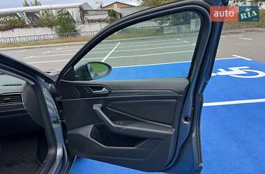 Седан Volkswagen Jetta 2019 в 