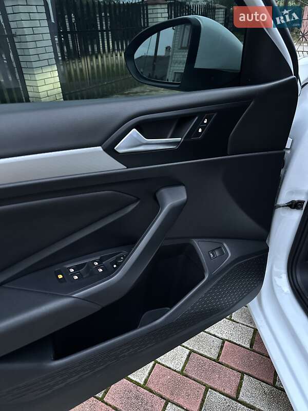 Седан Volkswagen Jetta 2019 в Івано-Франківську