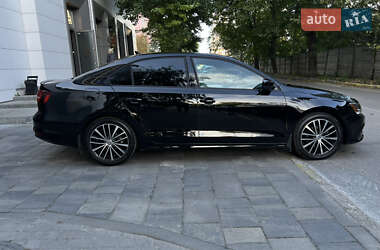 Седан Volkswagen Jetta 2015 в 
