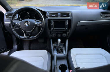 Седан Volkswagen Jetta 2015 в 