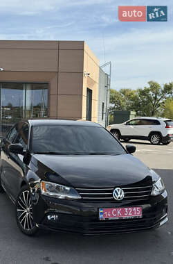 Седан Volkswagen Jetta 2015 в 