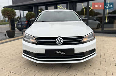 Седан Volkswagen Jetta 2016 в 
