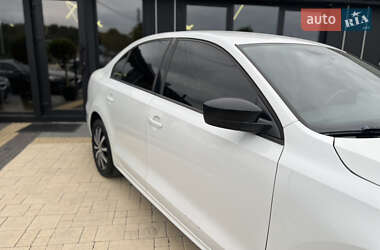 Седан Volkswagen Jetta 2016 в 