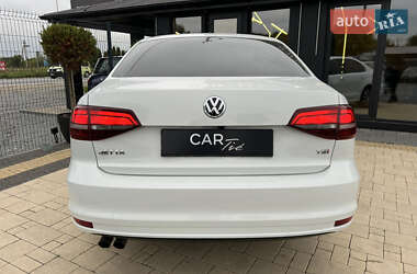 Седан Volkswagen Jetta 2016 в 