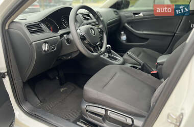 Седан Volkswagen Jetta 2016 в 