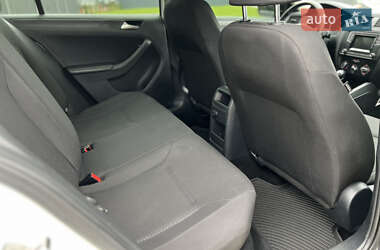 Седан Volkswagen Jetta 2016 в 