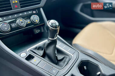 Седан Volkswagen Jetta 2018 в 