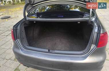 Седан Volkswagen Jetta 2011 в 
