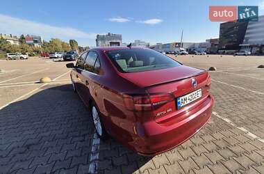 Седан Volkswagen Jetta 2016 в 