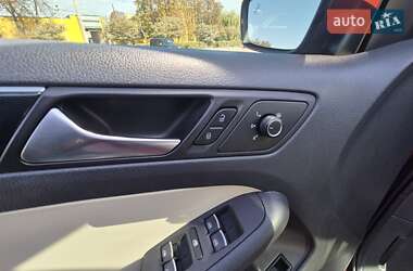 Седан Volkswagen Jetta 2016 в 