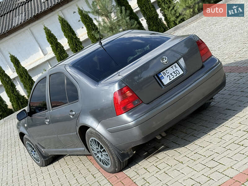 Седан Volkswagen Jetta 2003 в Золочеве