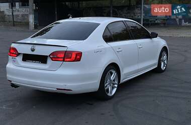 Седан Volkswagen Jetta 2011 в 