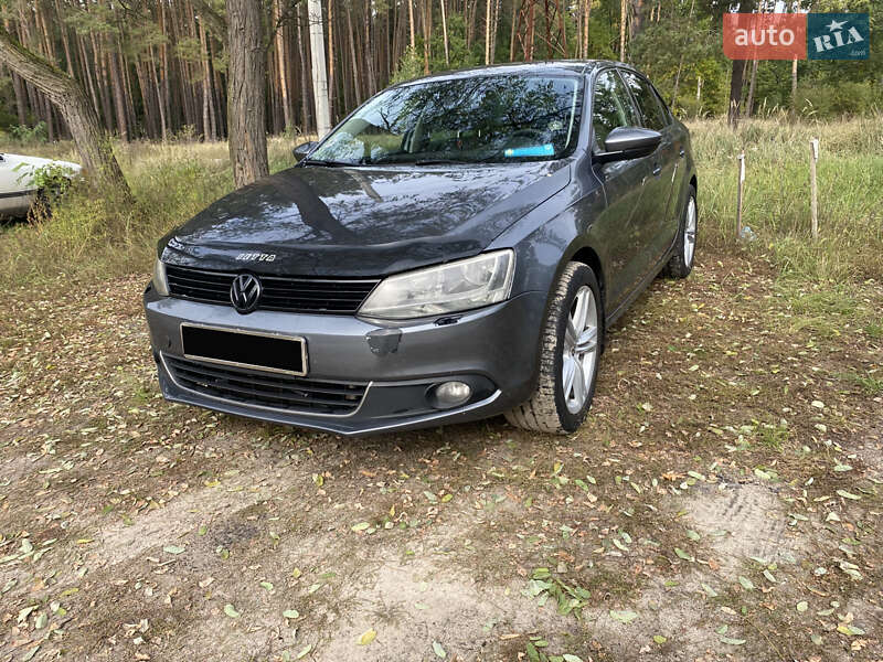 Седан Volkswagen Jetta 2011 в Житомирі