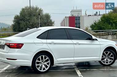 Седан Volkswagen Jetta 2019 в 