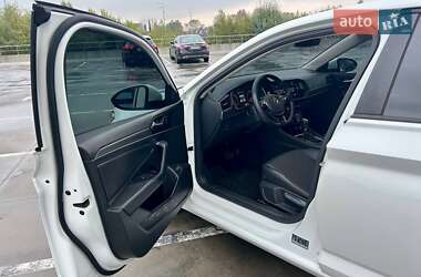 Седан Volkswagen Jetta 2019 в 