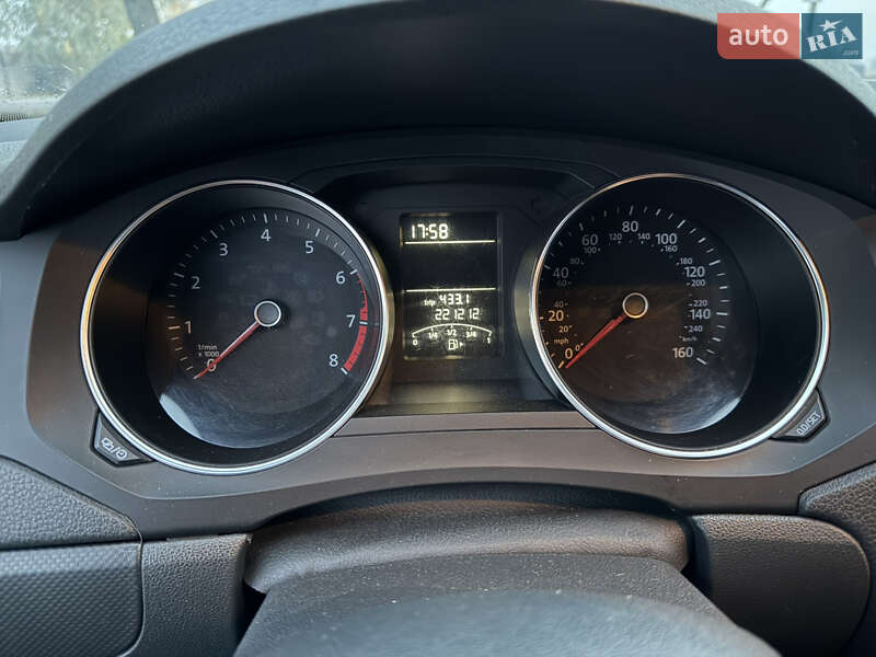 Седан Volkswagen Jetta 2016 в Печенегах