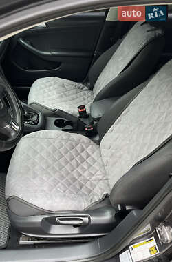 Седан Volkswagen Jetta 2014 в 