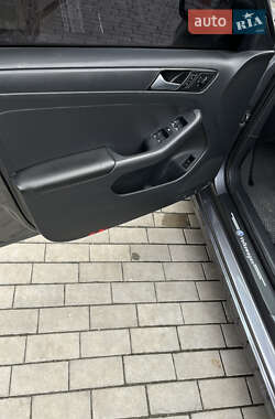 Седан Volkswagen Jetta 2014 в 