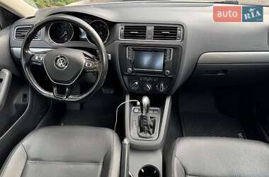 Седан Volkswagen Jetta 2016 в 