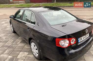 Седан Volkswagen Jetta 2008 в  фото 6 Седан Volkswagen Jetta 2008 в