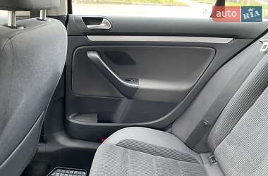 Седан Volkswagen Jetta 2008 в  фото 13 Седан Volkswagen Jetta 2008 в