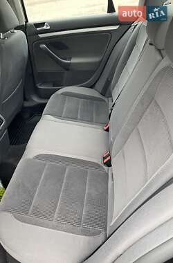 Седан Volkswagen Jetta 2008 в  фото 14 Седан Volkswagen Jetta 2008 в