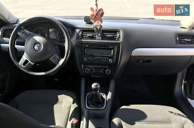 Седан Volkswagen Jetta 2011 в 