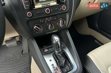 Седан Volkswagen Jetta 2013 в 