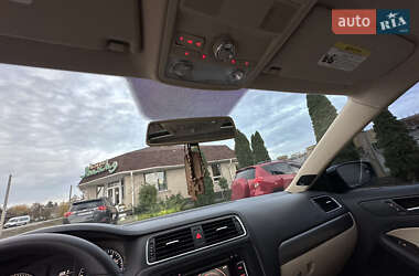 Седан Volkswagen Jetta 2013 в 