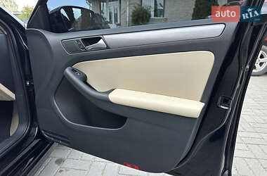 Седан Volkswagen Jetta 2013 в 