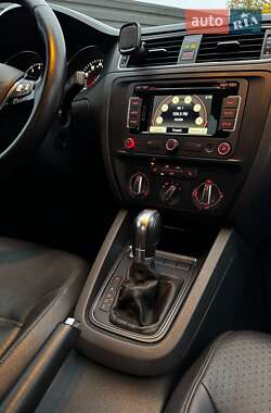 Седан Volkswagen Jetta 2015 в 