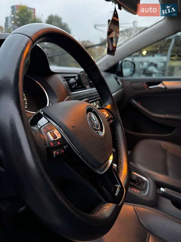 Седан Volkswagen Jetta 2015 в Киеве