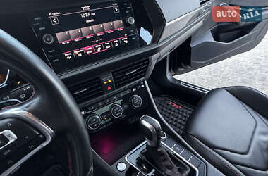 Седан Volkswagen Jetta 2020 в 