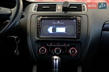 Седан Volkswagen Jetta 2013 в 