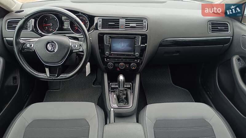 Седан Volkswagen Jetta 2016 в Киеве