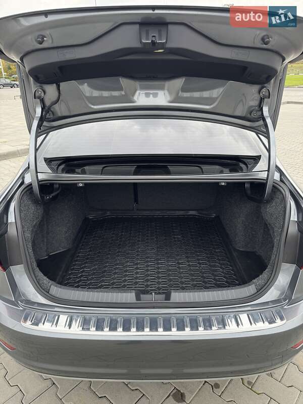 Седан Volkswagen Jetta 2019 в Харкові