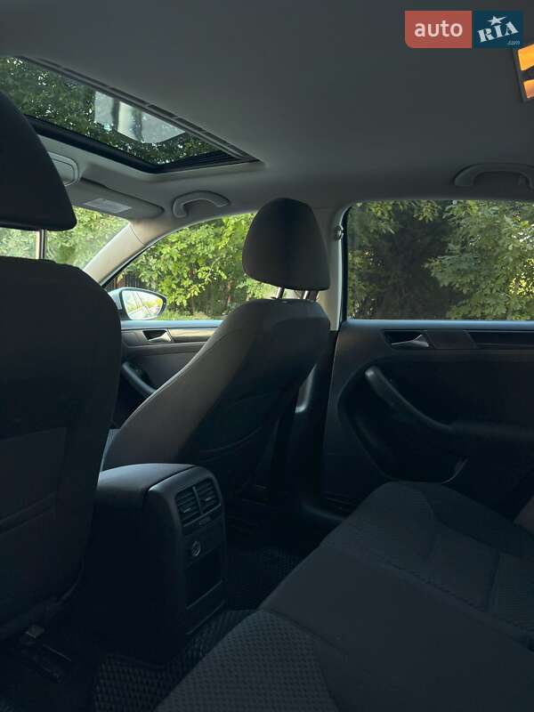 Седан Volkswagen Jetta 2012 в Львове