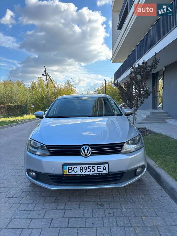 Седан Volkswagen Jetta 2012 в Львове