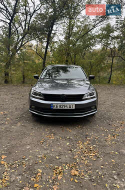 Седан Volkswagen Jetta 2016 в Дніпрі