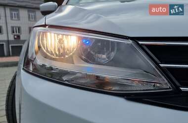 Седан Volkswagen Jetta 2017 в 