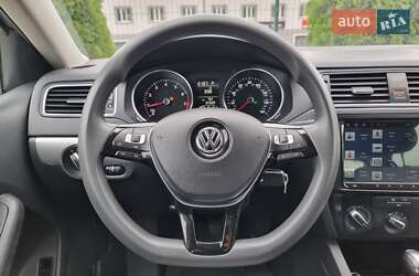 Седан Volkswagen Jetta 2017 в 
