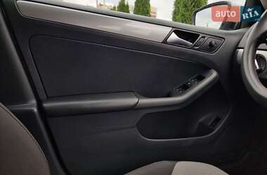 Седан Volkswagen Jetta 2017 в 