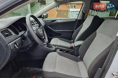 Седан Volkswagen Jetta 2017 в 