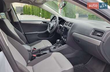 Седан Volkswagen Jetta 2017 в 