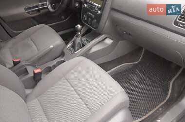 Седан Volkswagen Jetta 2008 в  фото 11 Седан Volkswagen Jetta 2008 в